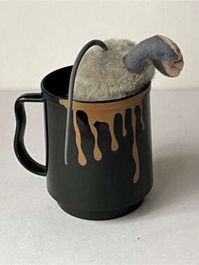 Vintage Dan Dee animated rat in a coffee mug Halloween novelty prop